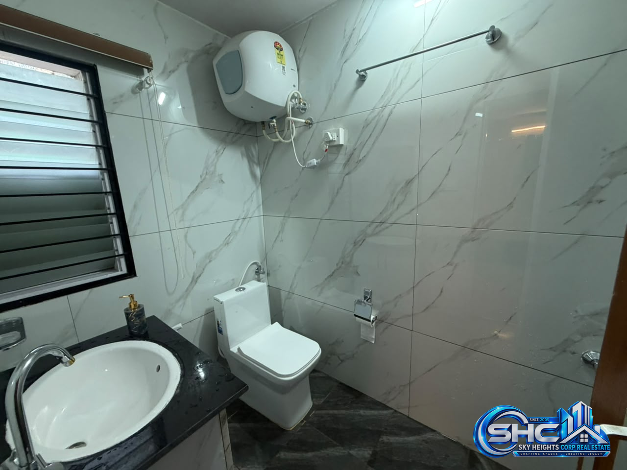 ✨FOR RENT 📍VITTAL MALLAYA ROAD , BANGALORE ✨ in Lavelle Road, Bengaluru - Photo 14 of 36