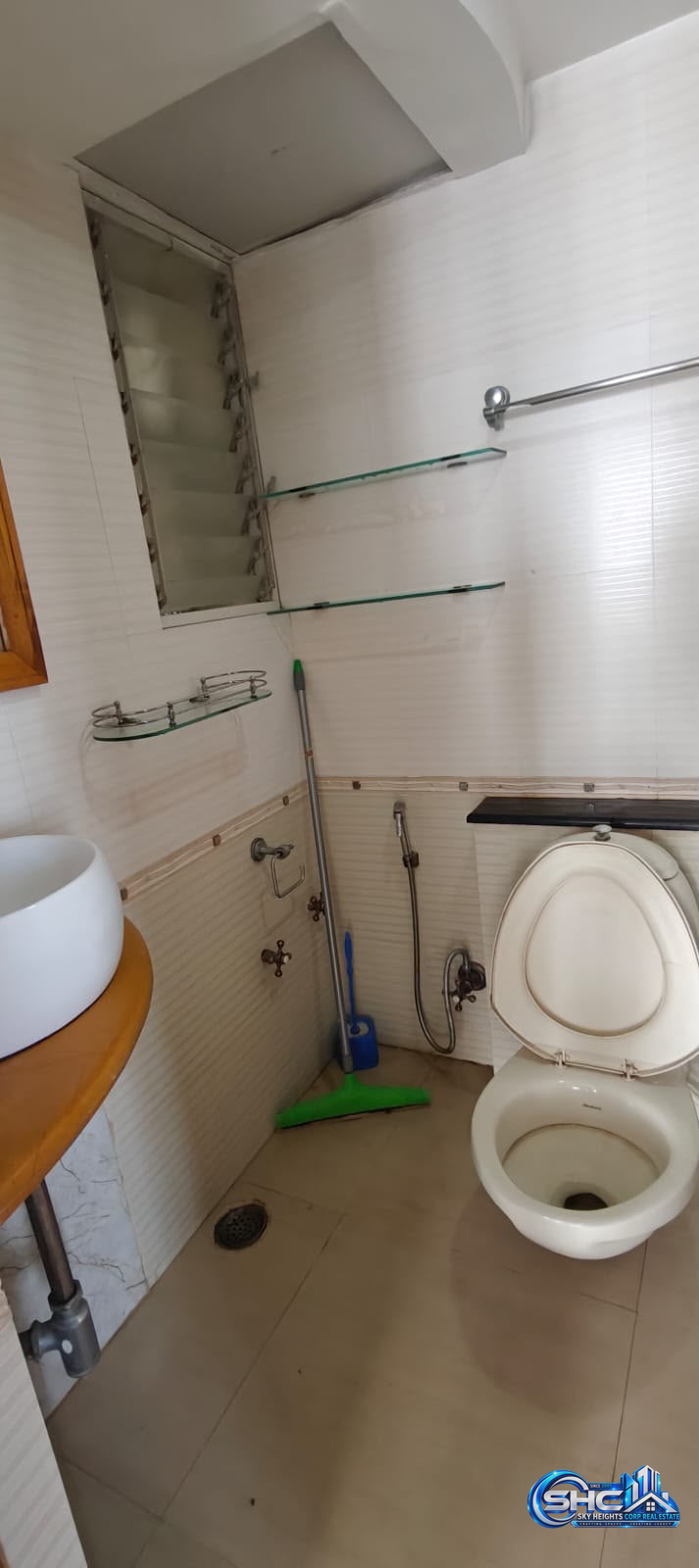 🏡 2 BHK SEMI-FURNISHED FLAT FOR RENT in vittal malya road, Bengaluru - Photo 3 of 9