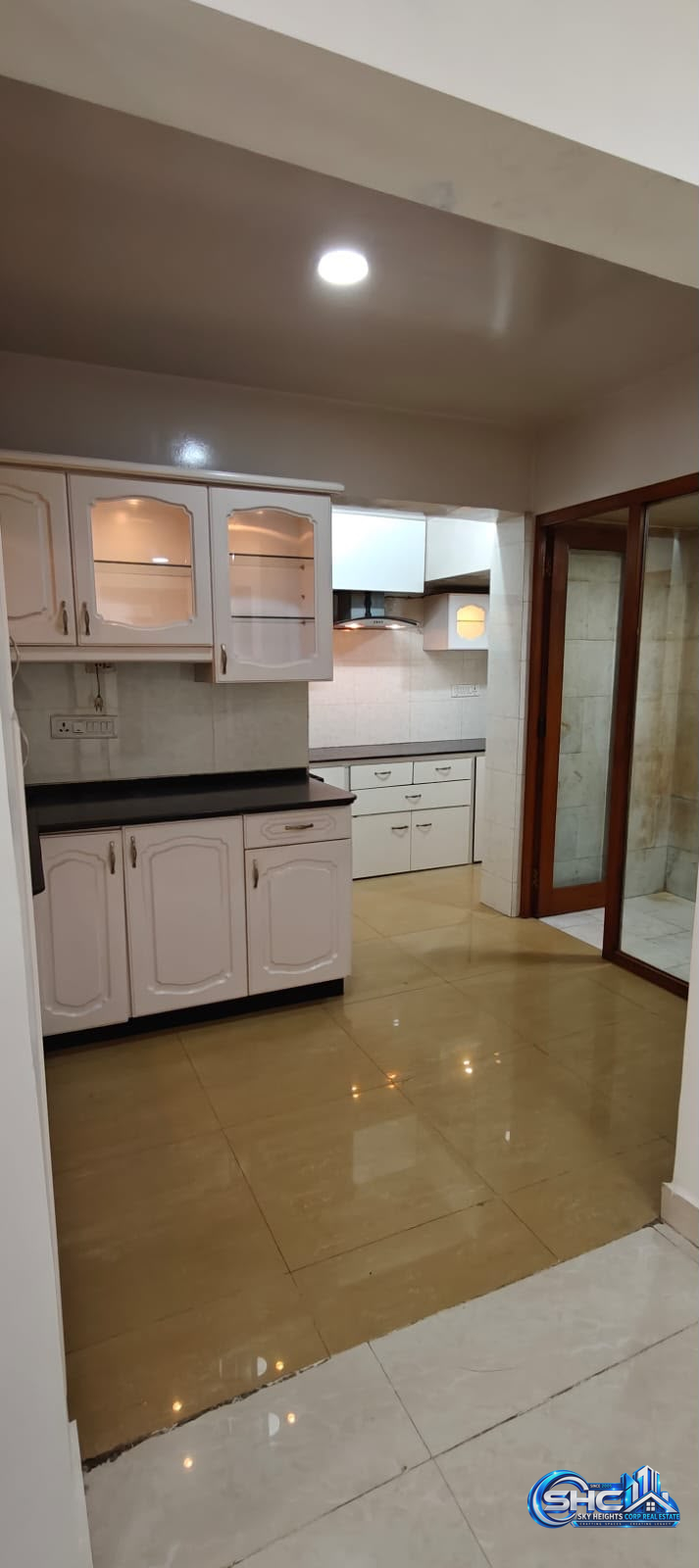 🏡 2 BHK SEMI-FURNISHED FLAT FOR RENT in vittal malya road, Bengaluru - Photo 8 of 9