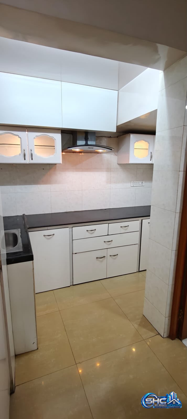 🏡 2 BHK SEMI-FURNISHED FLAT FOR RENT in vittal malya road, Bengaluru - Photo 4 of 9
