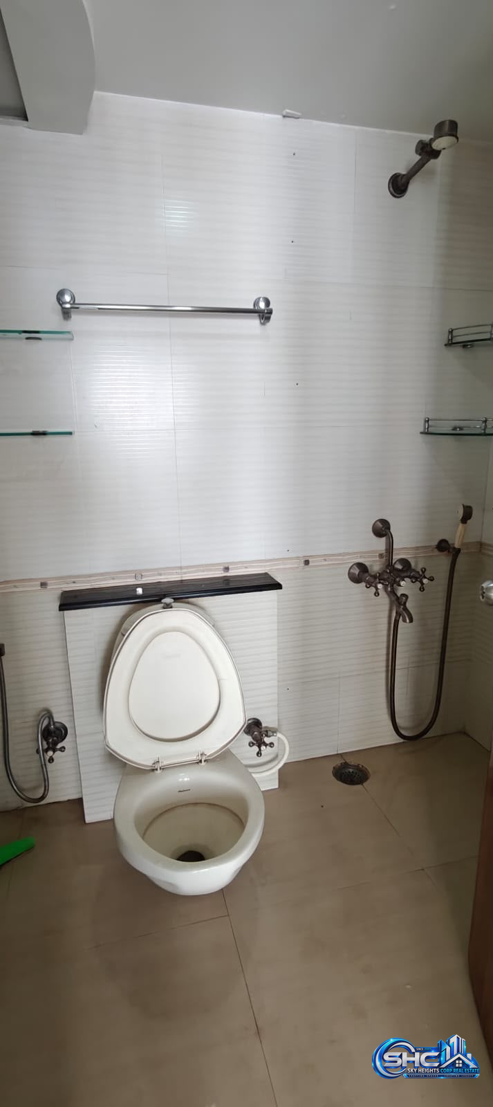 🏡 2 BHK SEMI-FURNISHED FLAT FOR RENT in vittal malya road, Bengaluru - Photo 6 of 9
